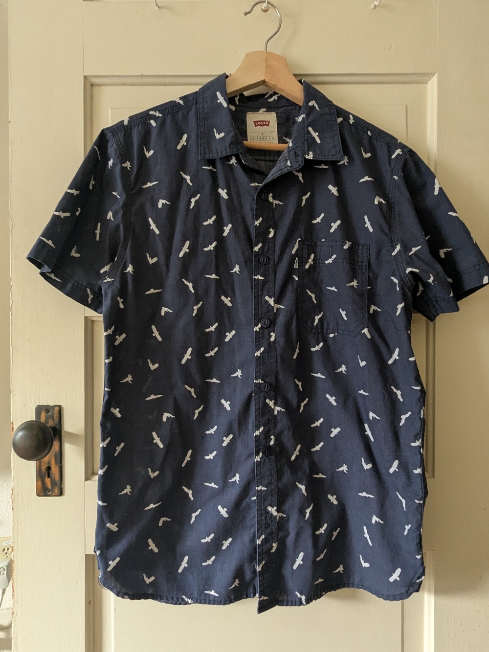 Levi's Navy Short-Sleeve Button-Down Shirt with White Bird Print